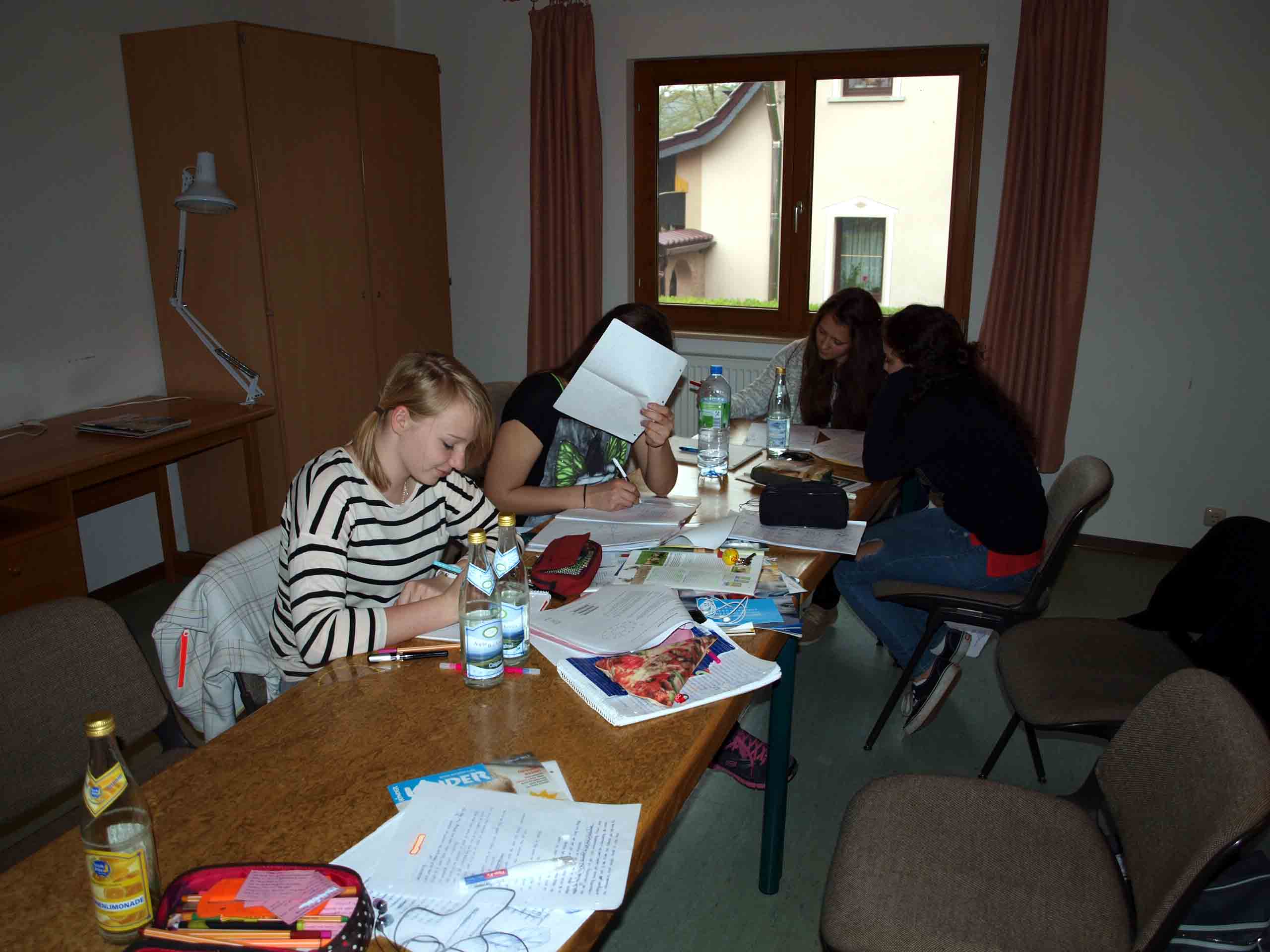 Die Jugendgruppe bei der Arbeit